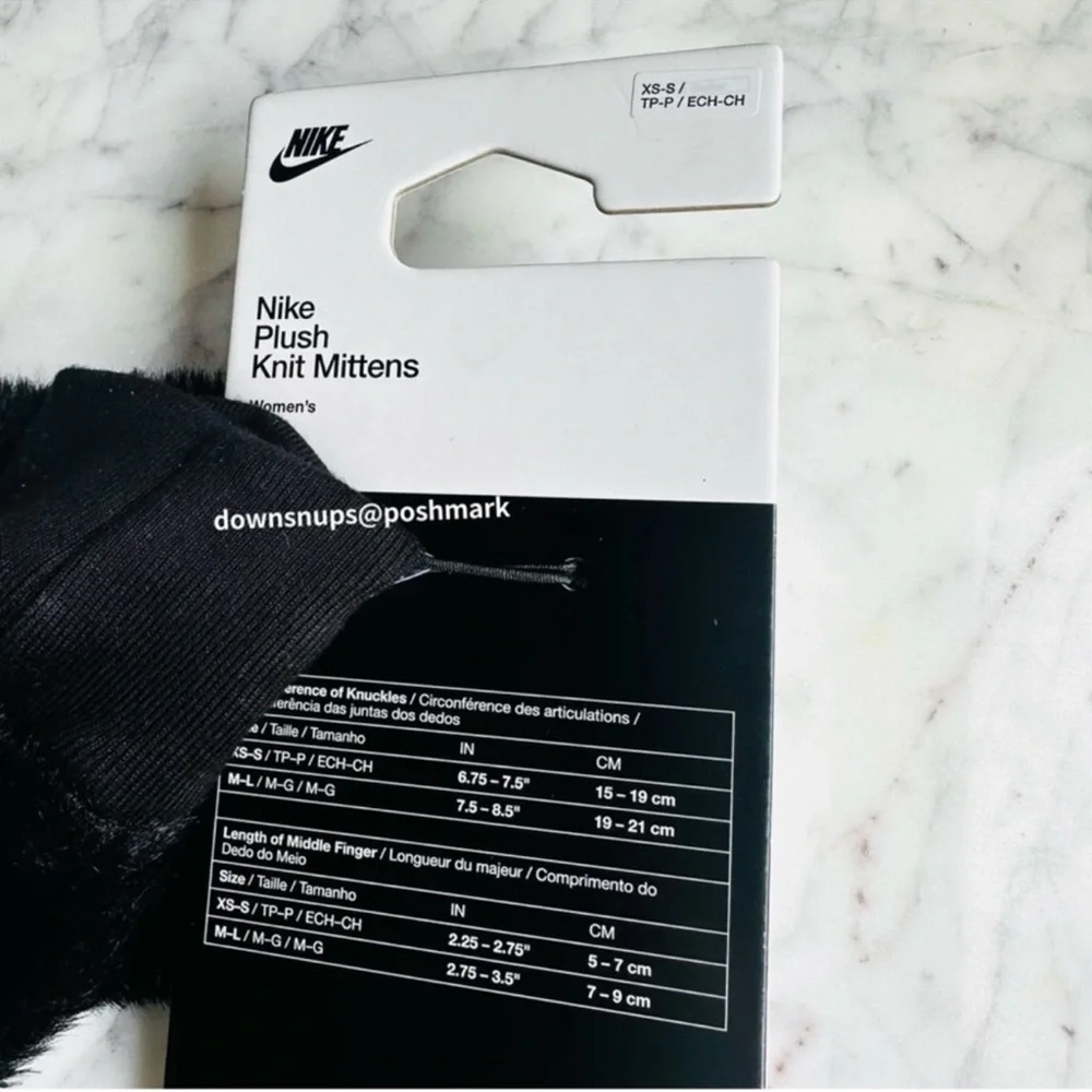 Nike Plush Knit Logo Mittens